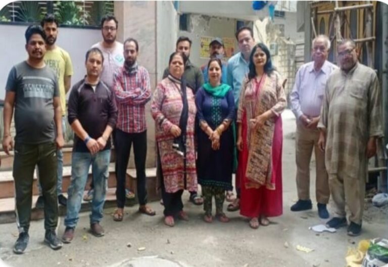 संत नगर में पानी की किल्लत से जूझ रहे वार्ड नंबर 16 के मोहल्लावासी