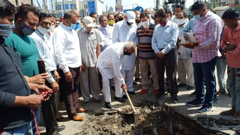 जालंधर वेस्ट हलके के विधायक श्री सुशील रिंकू जी ने बाबू जगजीवन राम चौक पाइप लाइन का किया उद्घाटन