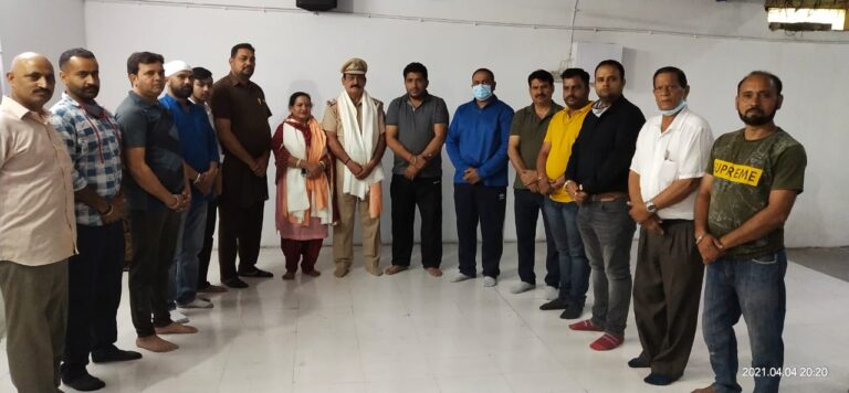 सेवा-निवृति के अवसर पर सम्मानित करते वेस्ट हलके के विधायक सुशील रिंकू